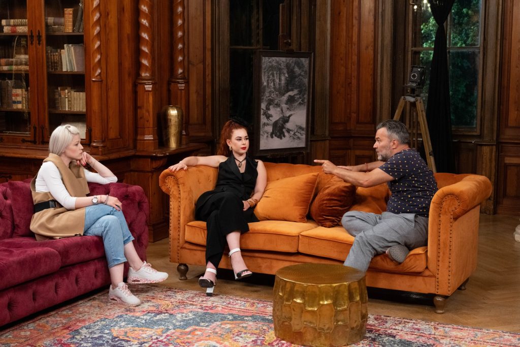 B-j: Muri Enikő, Url Izabell, Hevér Gábor - Story