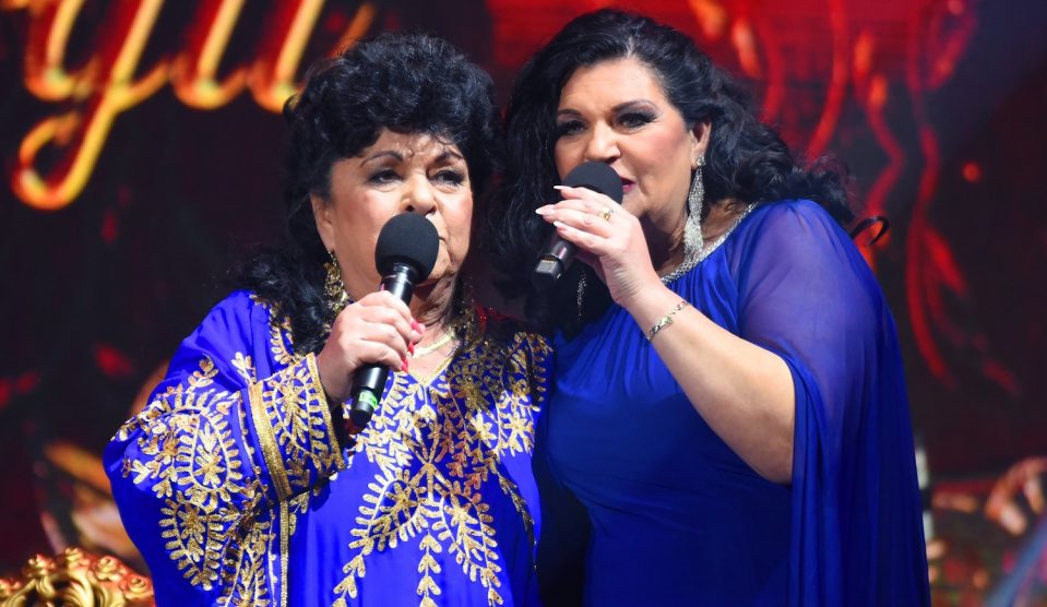 bango marika bango margit - Story