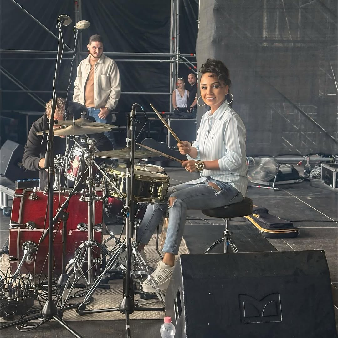 Nótár Mary - Story - Story