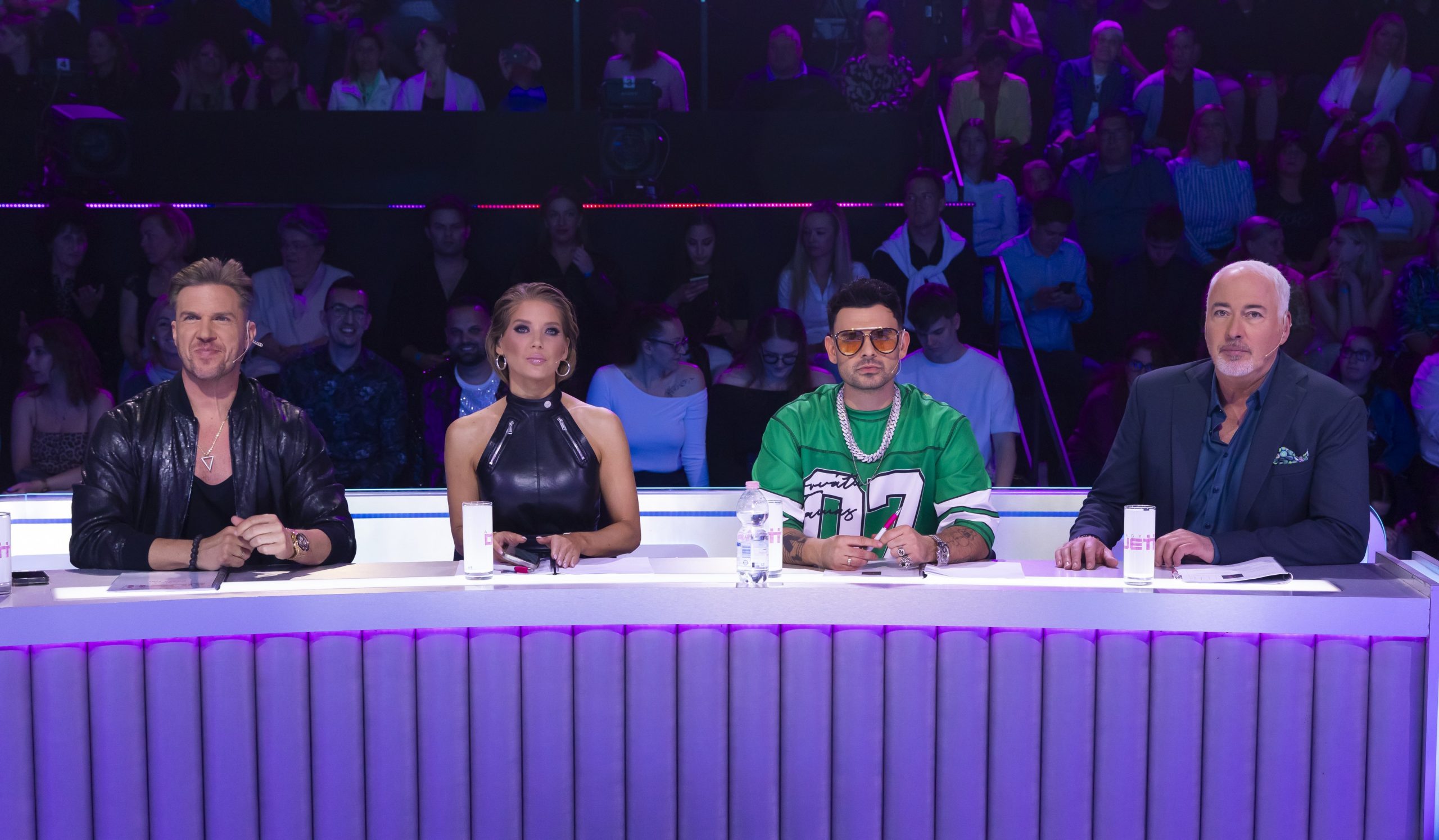 b-j Kasza Tibor Tibi Szabó Zsófi Horváth Tamás Hajós András - Story