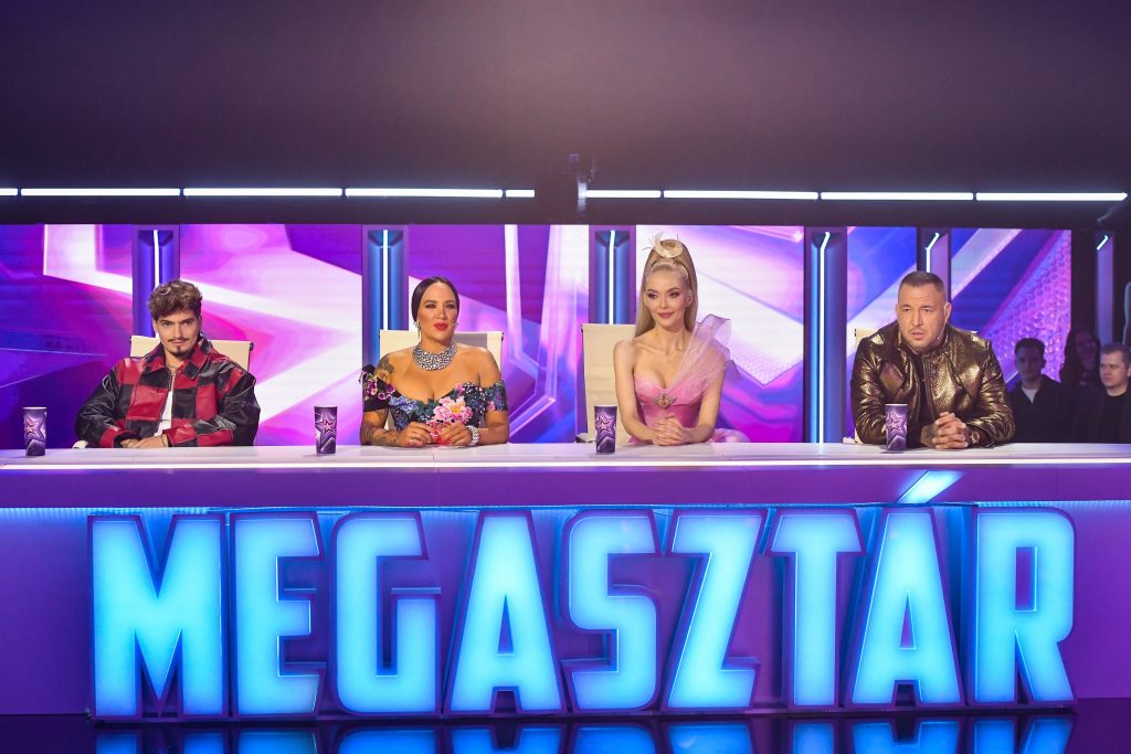 b-j Marics Peti Péter Tóth Gabi Herceg Erika Curtis Széki Attila - Story