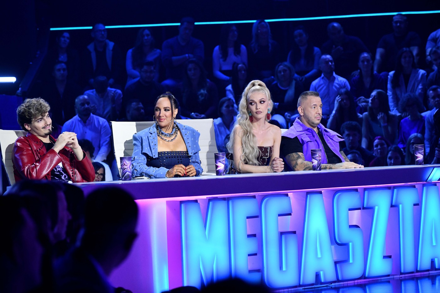 b-j Marics Peti Péter Tóth Gabi Herceg Erika Curtis Széki Attila - Story