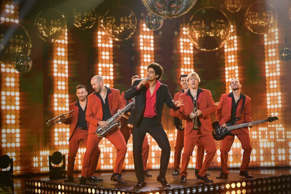 central-1052945433 - Story