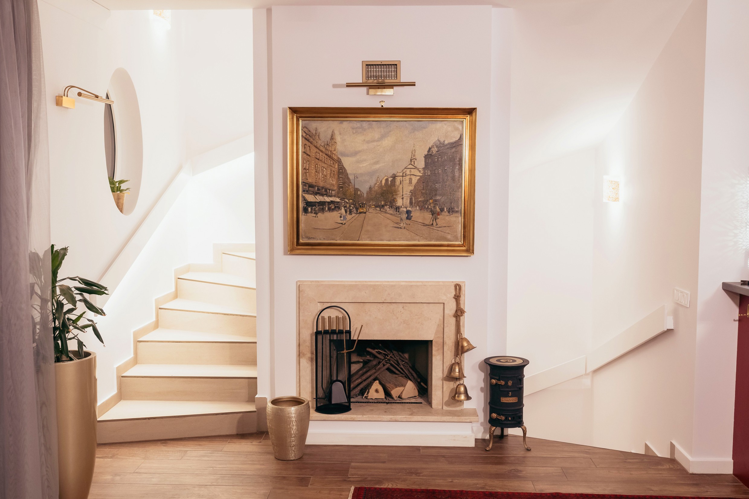 central-1055236673 1 1 - Story - Story