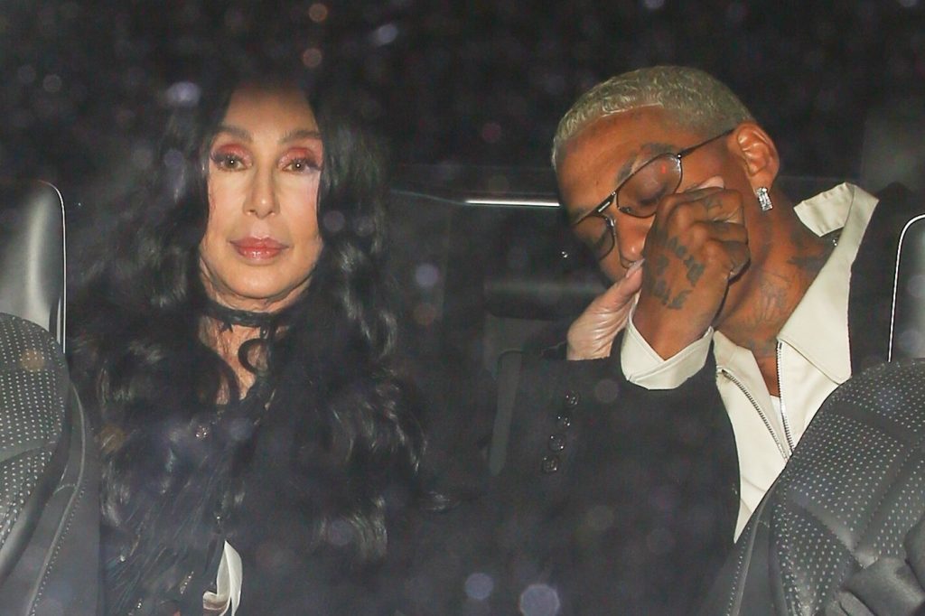 PREMIUM-EXCLUSIVE After 3 hrs of romantic dinner Alexander shows love by kissing Chers hand in the back seat of the car - Story