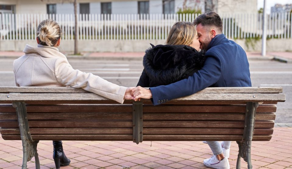 szerelmi haromszog - Story