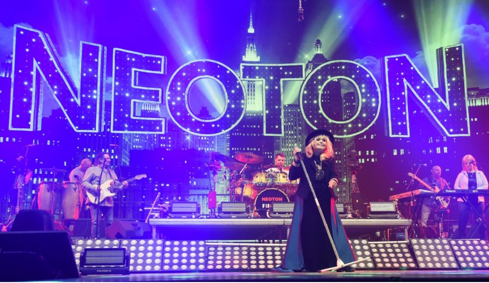 Neoton Familia - Story