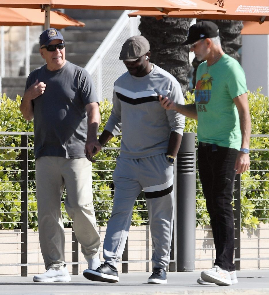 EXCLUSIVE Bruce Willis is Spotted Out for a Beach Walk in Los Angeles - Story