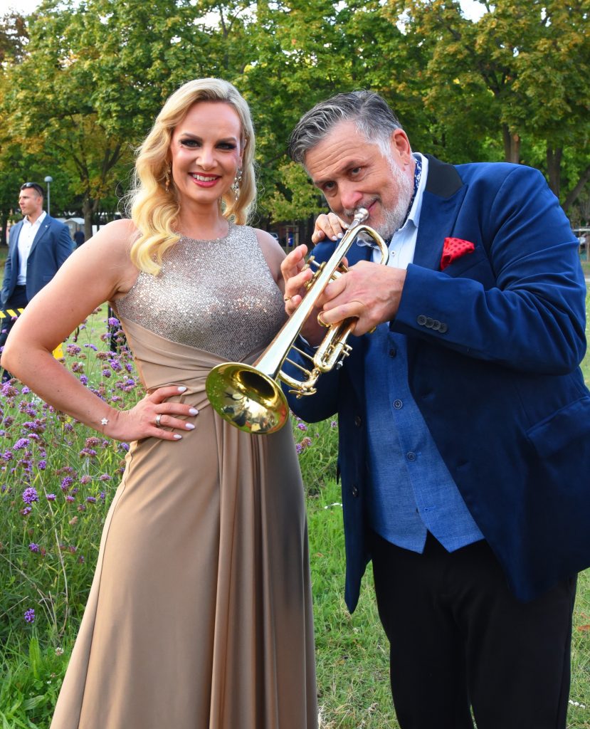 Komonyi Zsuzsi Galambos Lajos Lagzi Lajcsi - Story