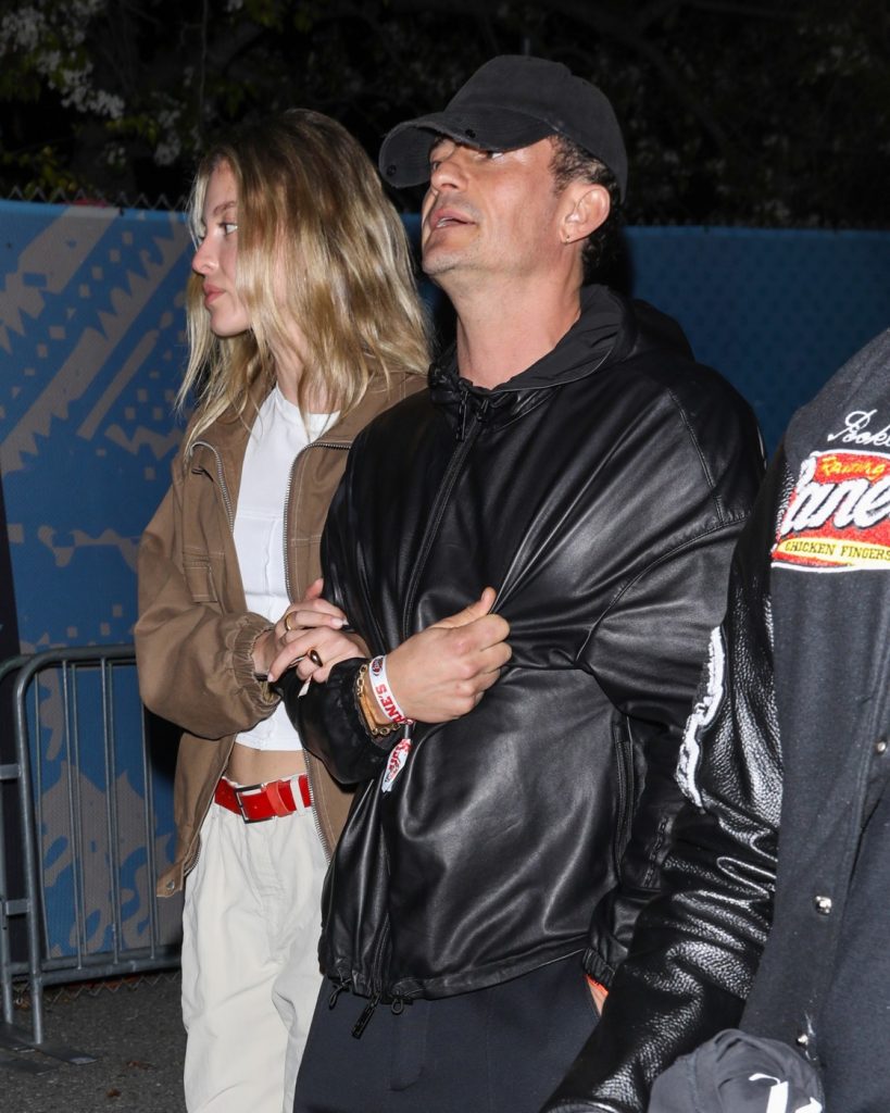 PREMIUM-EXCLUSIVE Orlando Bloom walks arm in arm with Swiss Model Luisa Laemme after the Super Bowl WEB EMBARGO UNTIL February 10 2026 UNTIL - Story