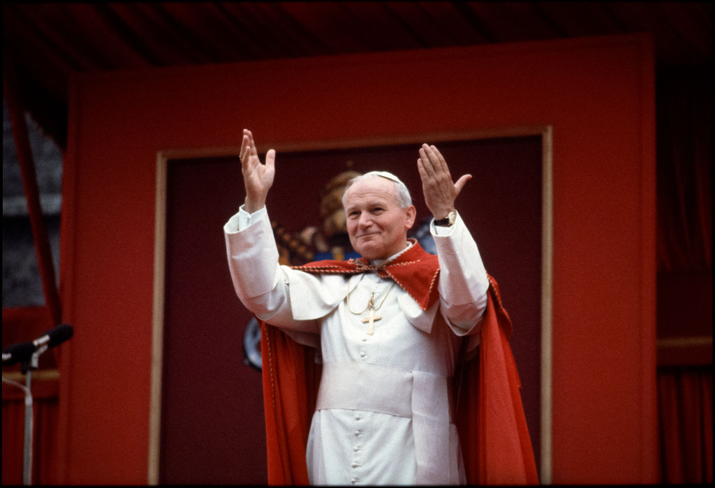 Pope John Paul II At Chapel Of St Patricks College - Story