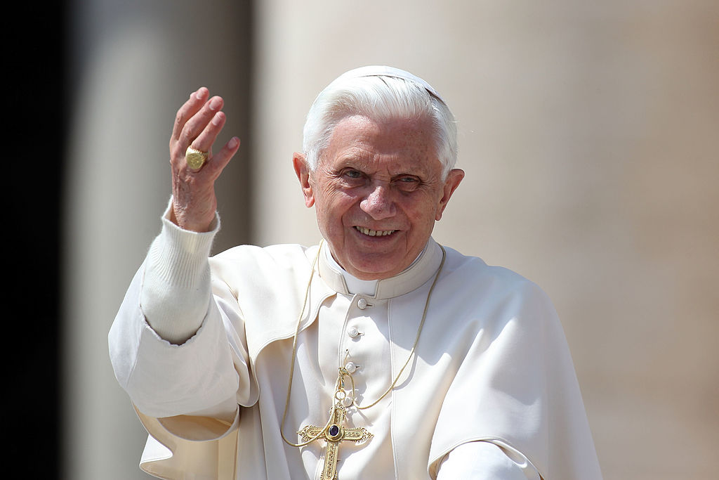 Pope Benedict XVI Holds Weekly Audience - April 27 2011 - Story