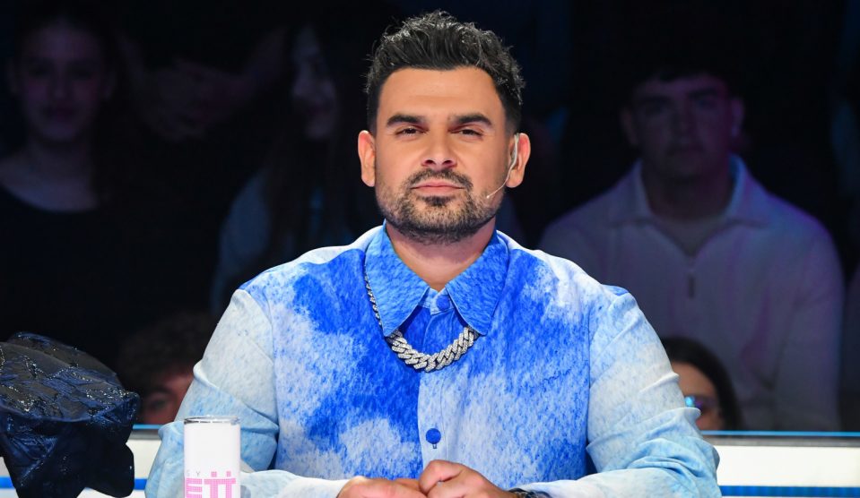 central-1081368456 - Story