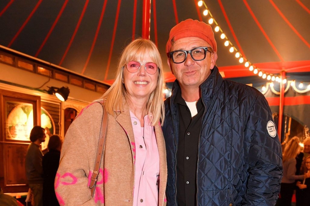 Susanne Sigl and Hans Sigl attend the Circus Roncalli ARTistART premiere at Werksviertel München on October 24 2025 in Munich Germany - Story