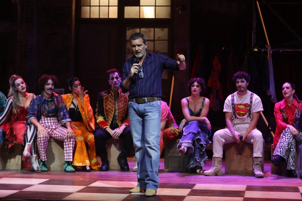 World News - October 27 2025 - Story