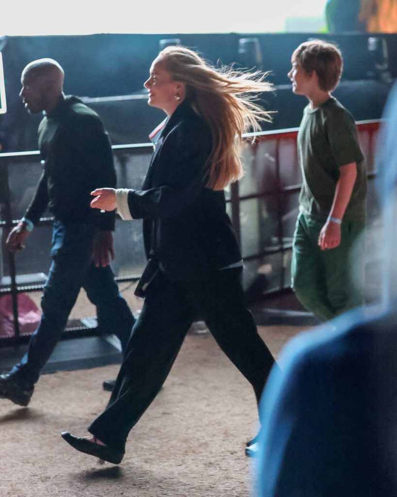 EXCLUSIVE Adele rushes while attending Justin Biebers Coachella performance in Indio - Story